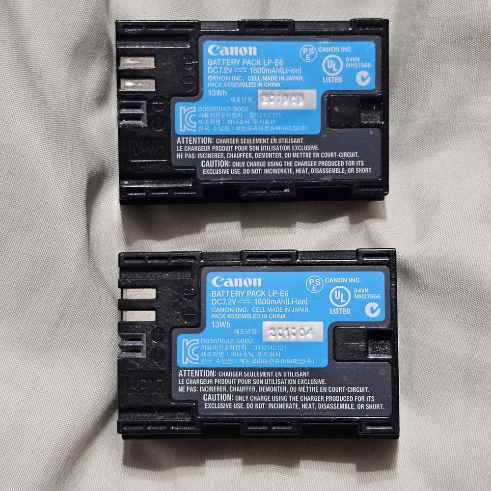 Canon LC-E6 Charger + 2 LPE-6 Batteries